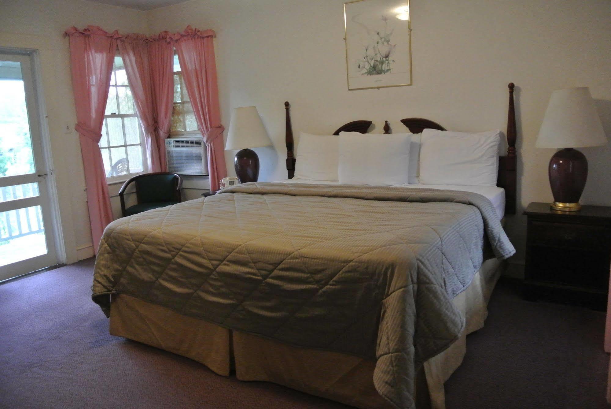 Rosewood Motel