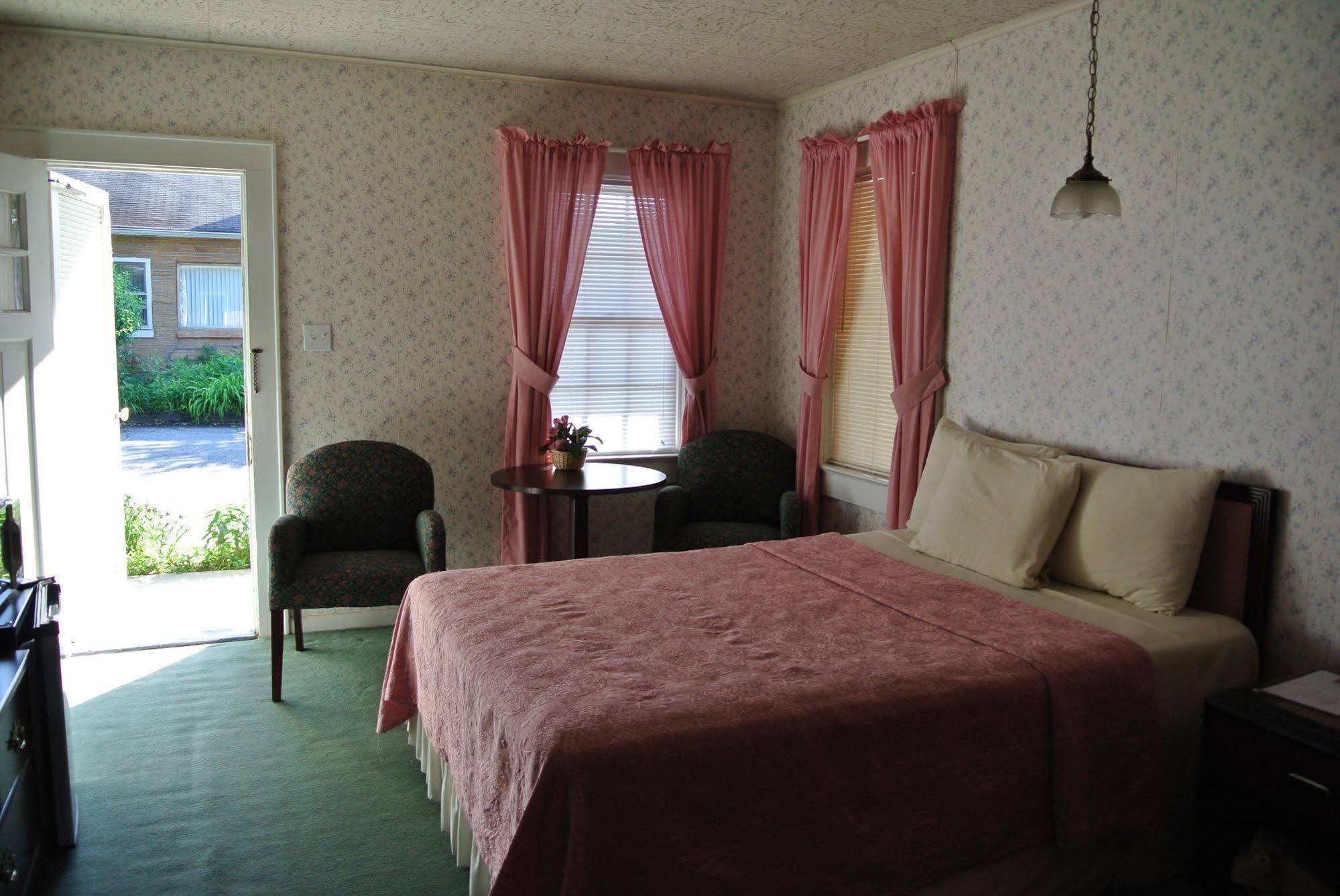 Rosewood Motel 3*